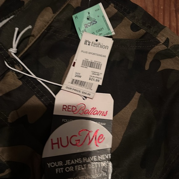 NWT Red Bottoms Camo Pants - Picture 4 of 6